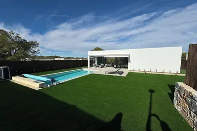 Image de A Lascolinas, un des plus beau Golf d'Espagne, une maison neuve hyper moderne