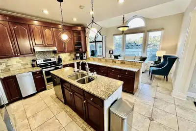 Image de Lake Murray Retreat: Sleeps 20 - Bomb Island Views