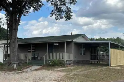Image de Charming 2-bedroom fishing cabin located near Lake Sam Rayburn