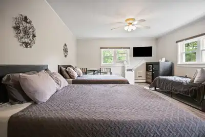 Image de Double Queen + Twin | Motel Suite Near Wellsboro