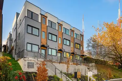 Walk to CapHill 4b2. 5b Sleeps 12 w/Rooftop deck