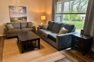 Image de Spacious 4 bed Apt with 2 Living Areas Near Dt!