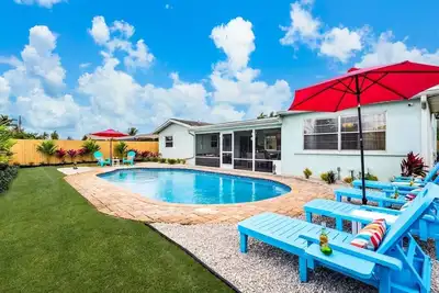 Image de Trop Chic Pool Home Lanai, Pool Table, Ping Pong