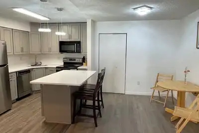 Image de Newly remodeled 2-bed 2-bath condo for travel professionals and interns
