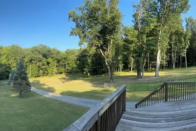 Image de Vandalia Retreat, 3 bedroom home situated on 10 acres of wooded privacy!