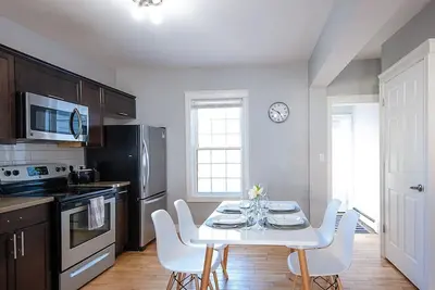 Image de 65 - Modern Super Bright 2bd Downtown