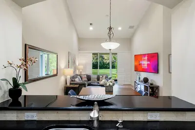 Image de Townhouse in Most Popular Tennis Facility