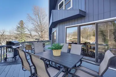 Image de Lakefront Home w/ Dock & Decks in Gravois Mills!