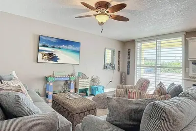 Image de Dolphin Beach#5 Oceanfront 1 Bed/1 Bath condo