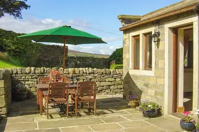 Image de Royds Hall Cottage is a charming two-bedroom holiday home that sleeps up to four guests.