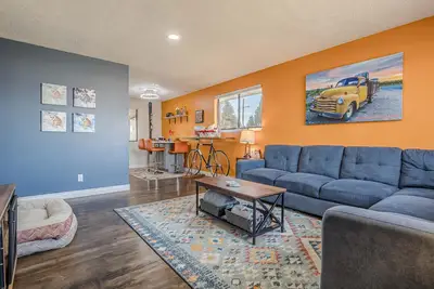 Image de Eastside: Perfect Dog-Friendly Stay with Patio Grill