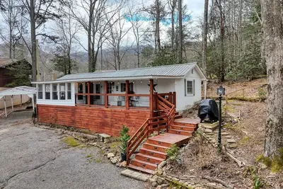 Image de Cozy, pet-friendly cottage on quiet country road just minutes from Lake Chatuge
