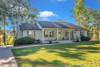 Image de Remodeled 3, 000 sf 3-bedroom smart home in Durham. Quick to Rdu & Downtown