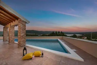 Image de Villa avec piscine chauffée et vue sur la mer près de Zadar