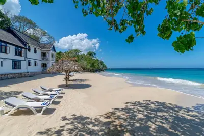 Image de Historic Private Beachfront Luxury Villa