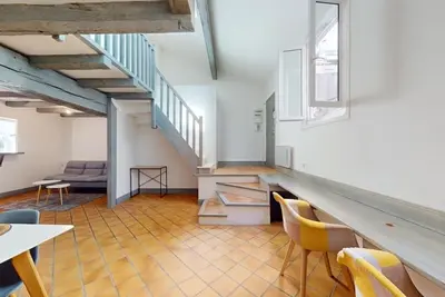 Image de Oasis urbaine : La Rochelle hypercentre, duplex charme & confort, 30s du marché!