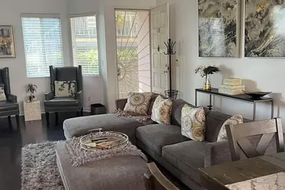 Image de House of Gordon Gartrale - Near Lax & Sofi! Family-Sized Condo In No. Inglewood