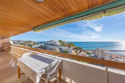 Image de Appartement 'Ventalanuza' avec vue sur la mer, piscine partagée et terrasse privée