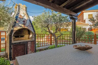 Image de Maison de vacances 'Domus Dejana' avec vue sur les montagnes, terrasse privée et jardin privé