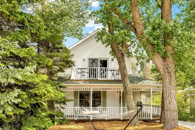 Image de Bright & Beautiful - Family-Friendly, Newly Renovated, Steps to the Shore!
