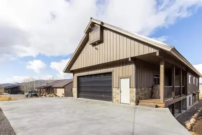 Image de Lakeview Cabin w/ Sauna and Hot Tub! 25 min from Yellowstone! Views! !