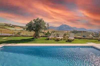 Image de Maison de vacances 'Antequera' avec vue sur la montagne, Wi-Fi et climatisation