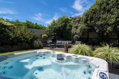Image de Hot Tub | Close to Beach | Spacious, Close to Beach|Comfort|Spacious