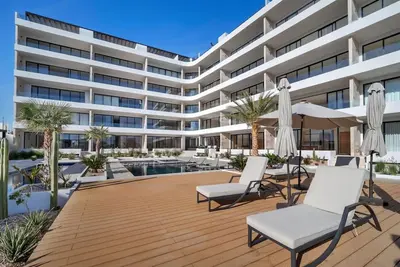 Image de 2 Pools, Jacuzzi, Close to Beaches, Rooftop, Cozy