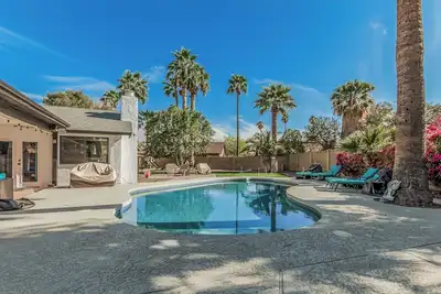 Spacious Home + Pool, Putting & Dream Backyard