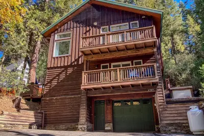 Image de Boom Chalet Yosemite | Private Creekside Retreat