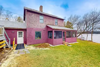Image de Lakeside house, waterfront views, kayak launch, wrap-around porch, w\/d, wifi