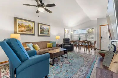 Image de Blue Grass Bungalow: Pet-Friendly Cda Retreat with Backyard & Bbq, Near Hiking, Dining & Downtown!