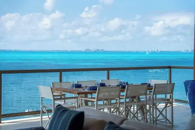 Image de 5br Luxury Beachfront Penthouse w/ Private Pool