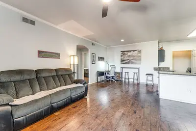 Walk to Papago Park: Condo in Phoenix