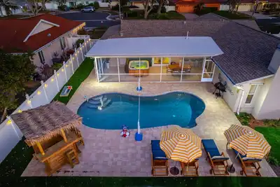 Image de Paradise! Htd Pool, Tiki Bar, Hot Tub, & Games
