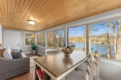 Image de Waking Up Norman | Lakefront Getaway w/ Kayaks, Fire Pit & Lake Views