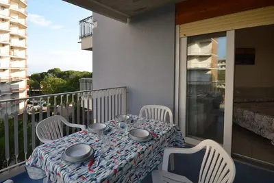 Image de Appartement rénové pour 5 personnes avec balcon à Lignano