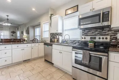 Image de Captain's Quarters 5 Bed \/ 3 bath with Office!
