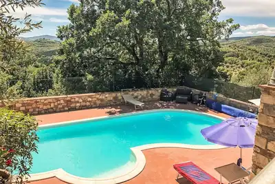 Image de Merveilleuse maison de vacances privée avec piscine privée, Wifi, patio, animaux admis et parking