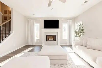 Image de AtHome+1 Stay | Beautiful 4br | Fenced Yard