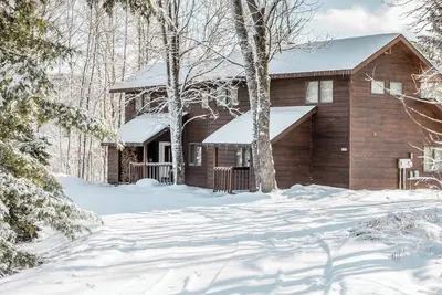 Image de A Trailside Duplex Along the Alpen Trail