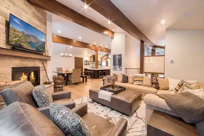 Image de Powder Creek by Tahoe Getaways - Gorgeous Creekside in Alpine Meadows 4 Br Monthly or Ski Lease
