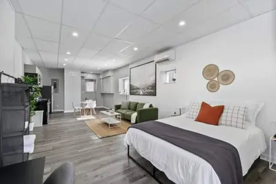 Image de Chic Studio in Walkerville | 5 Mins to Downtown