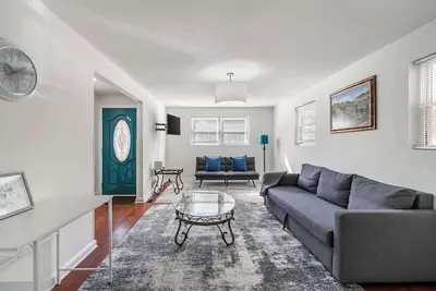 Image de Cozy 3br Retreat with Parking & Private Yard