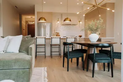 Image de New: Luxury Downtown Condo with City Views & Premier Amenities