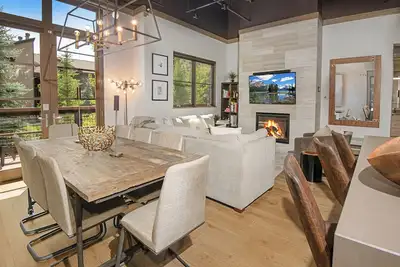Image de New! Walk to Avon | On Eagle River | Air Conditioning | Pool + Hot Tub