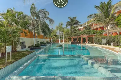 Image de Beautiful 2 Br Condo - Near the Beach - Pool