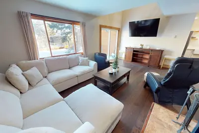 Image de Fully Updated! Pet Friendly, Sauna, Garage. Easy Drive to 6 Ski Areas, Dining