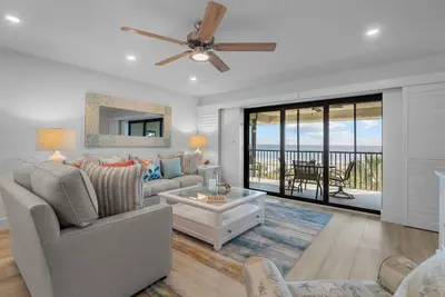 Image de Gulf front newly remodeled, 2 bedroom 2 bath top floor corner unit