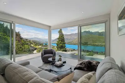 Image de Fabulous Mountain and Lake Views, Spa!